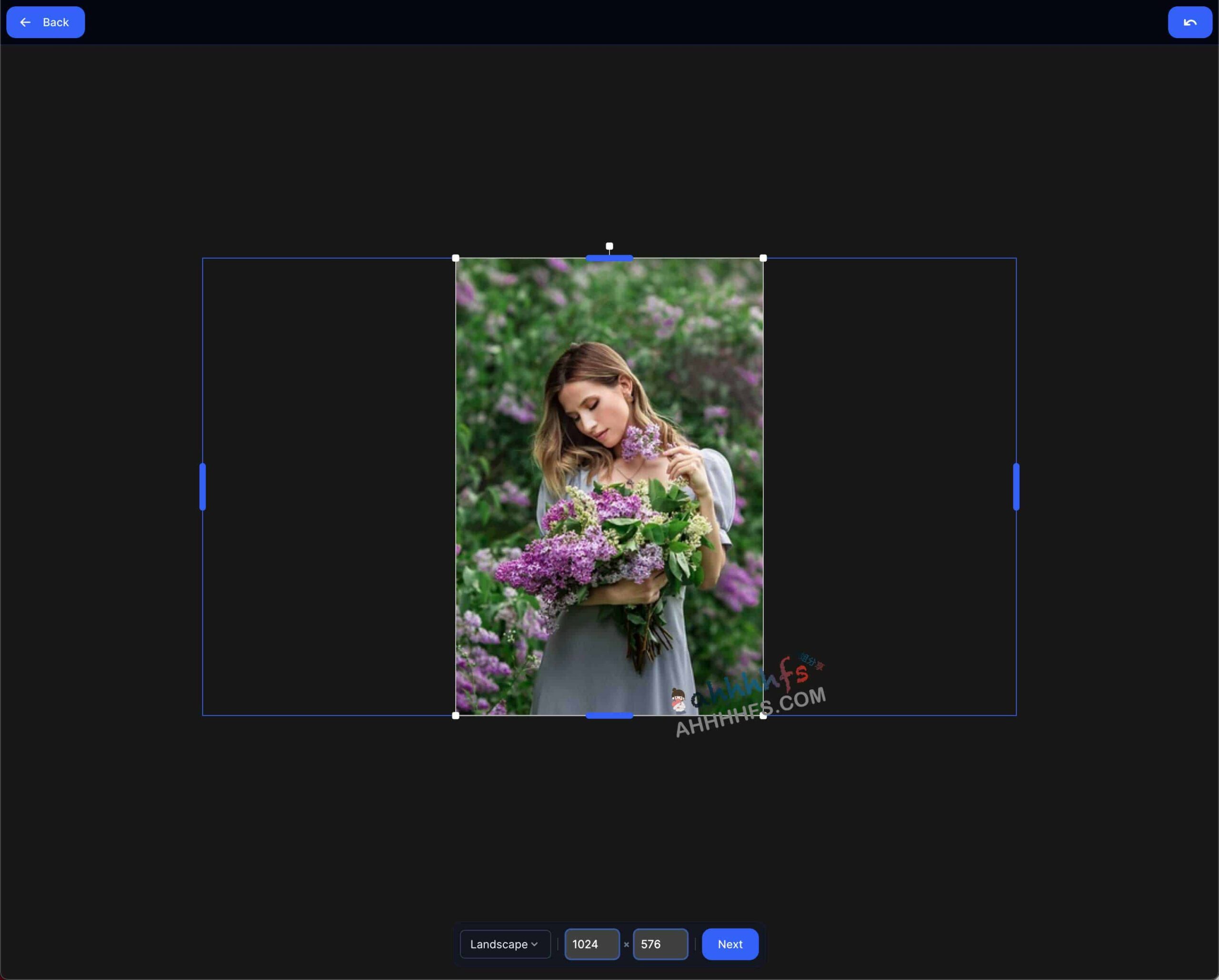 Uncrop:利用 AI 实现图像画幅智能扩展与内容补全 Uncrop:利用 AI 实现图像画幅智能扩展与内容补全